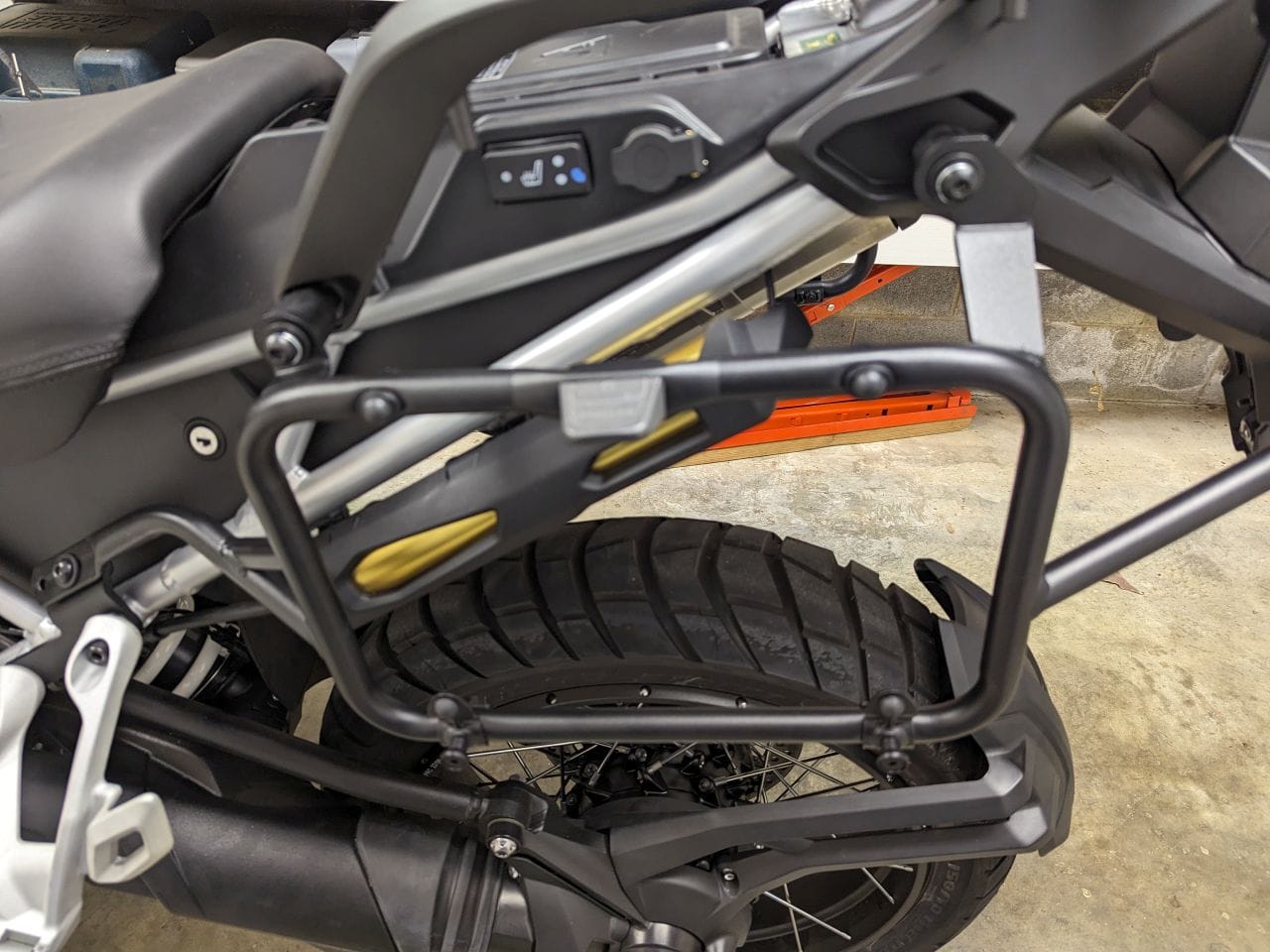 Givi Luggage Racks for Explorer